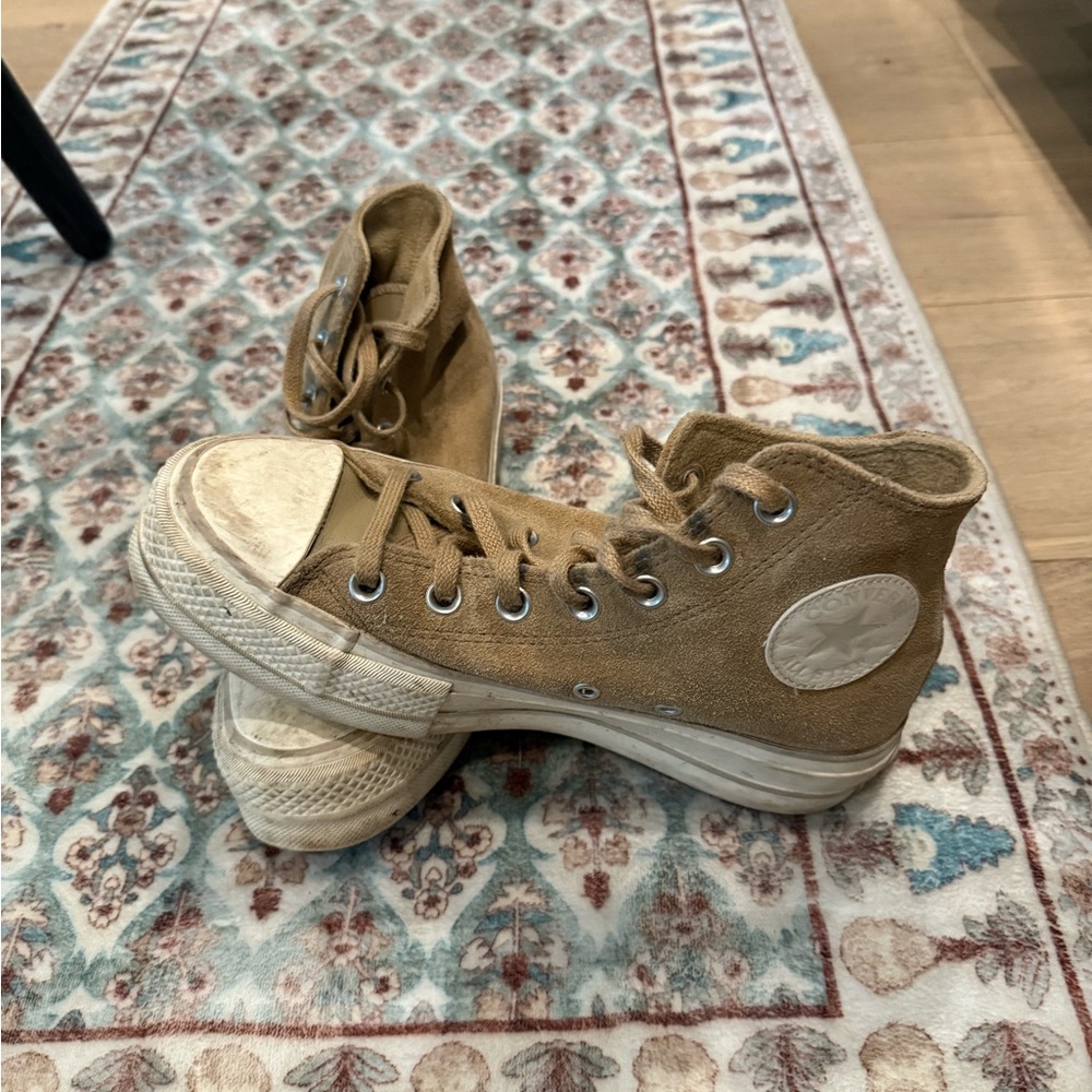 Stylish High-Top Canvas Sneakers in Tan